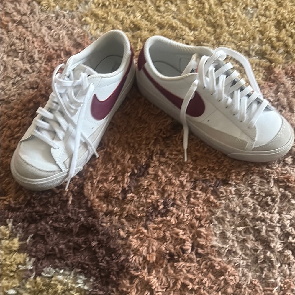 Nike Women's Sneakers in White and Burgundy
